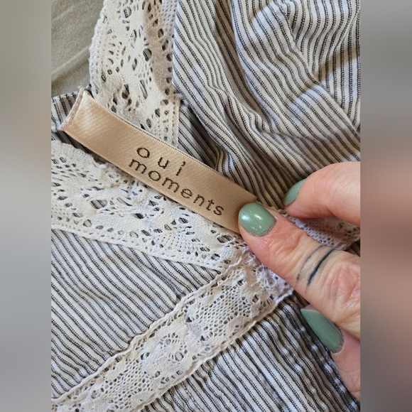 Oui Moments | Striped Lace Trim Cami Top, Ptp 17" - Picture 5 of 8